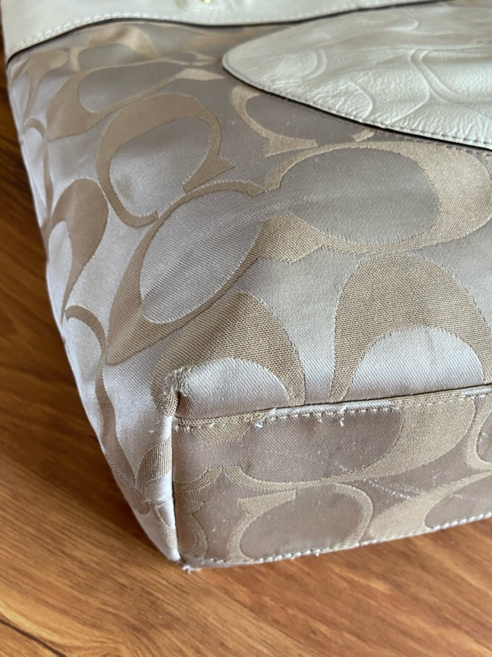 Coach Cream and Tan Laura Signature Tote Bag - Picture 4 of 11